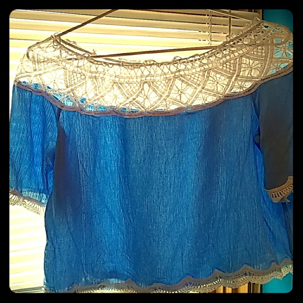 Flowy lace top, worn only once